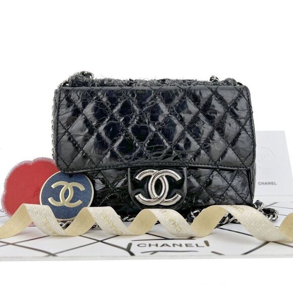 Chanel Crinkled Calfskin Leather and Tweed Classic Flap in Black - Picture 2 of 14